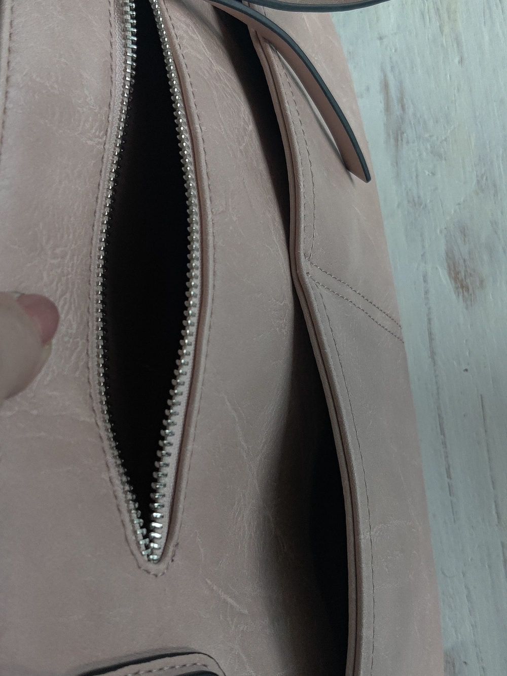Leather Women’s Blush Pink Shoulder Bag - Picture 4 of 13